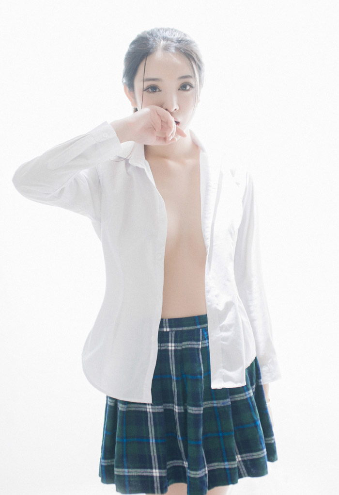 清新可爱的陈大榕学生装写真照